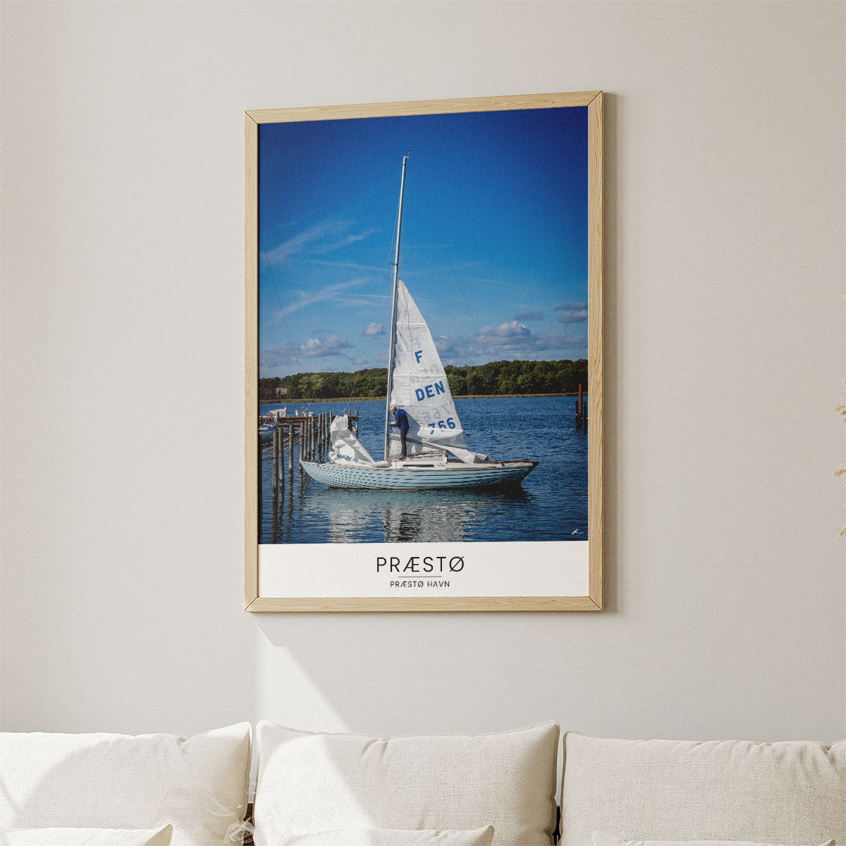 Sejlet hejses ved Præstø Havn II