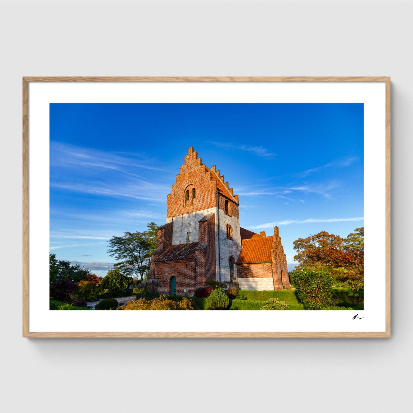 Himmelev Kirke i efteråret