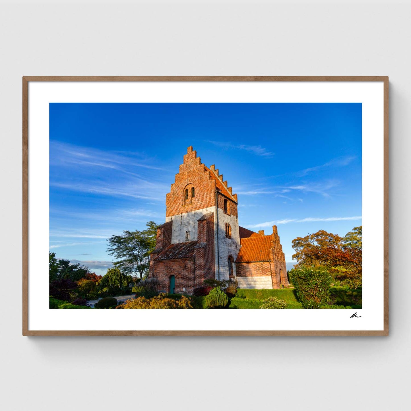 Himmelev Kirke i efteråret