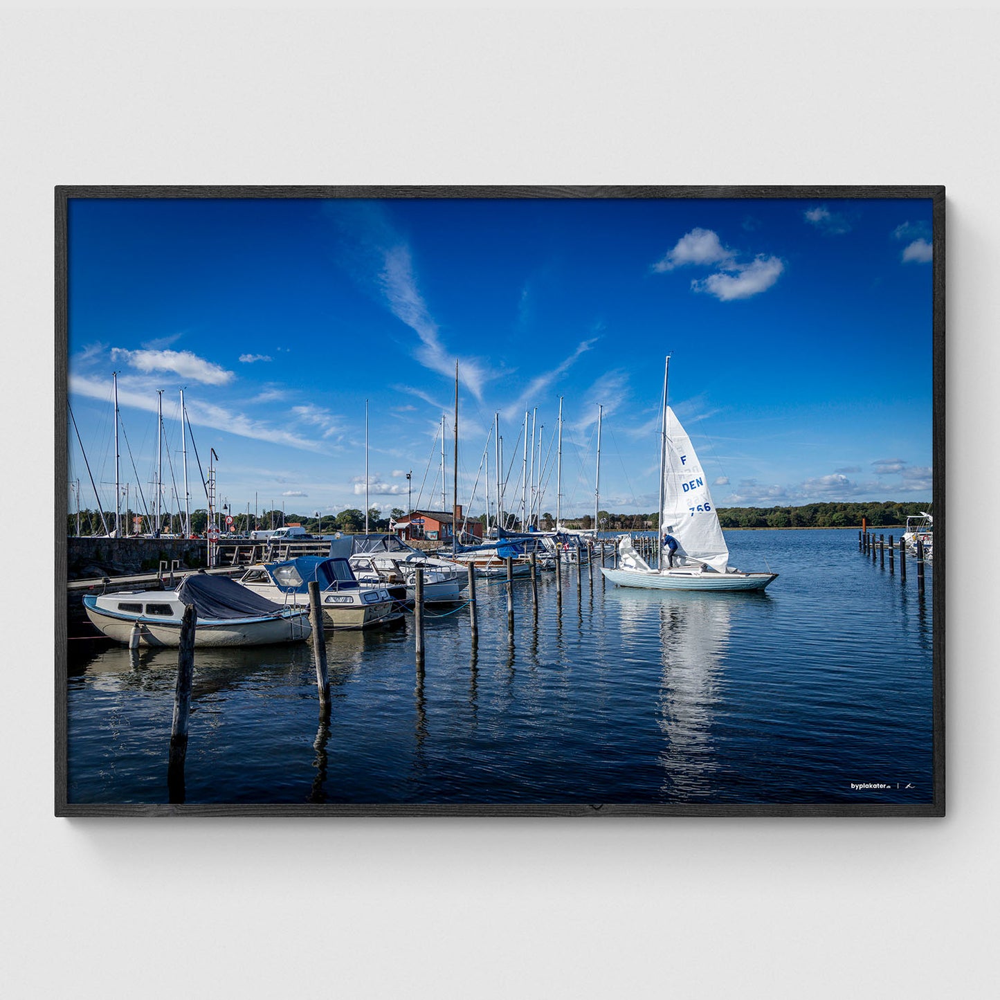 Sejlet hejses ved Præstø Havn I