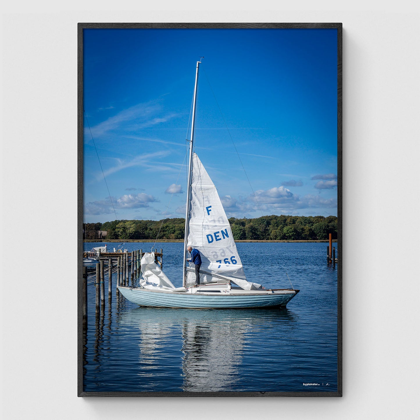 Sejlet hejses ved Præstø Havn II