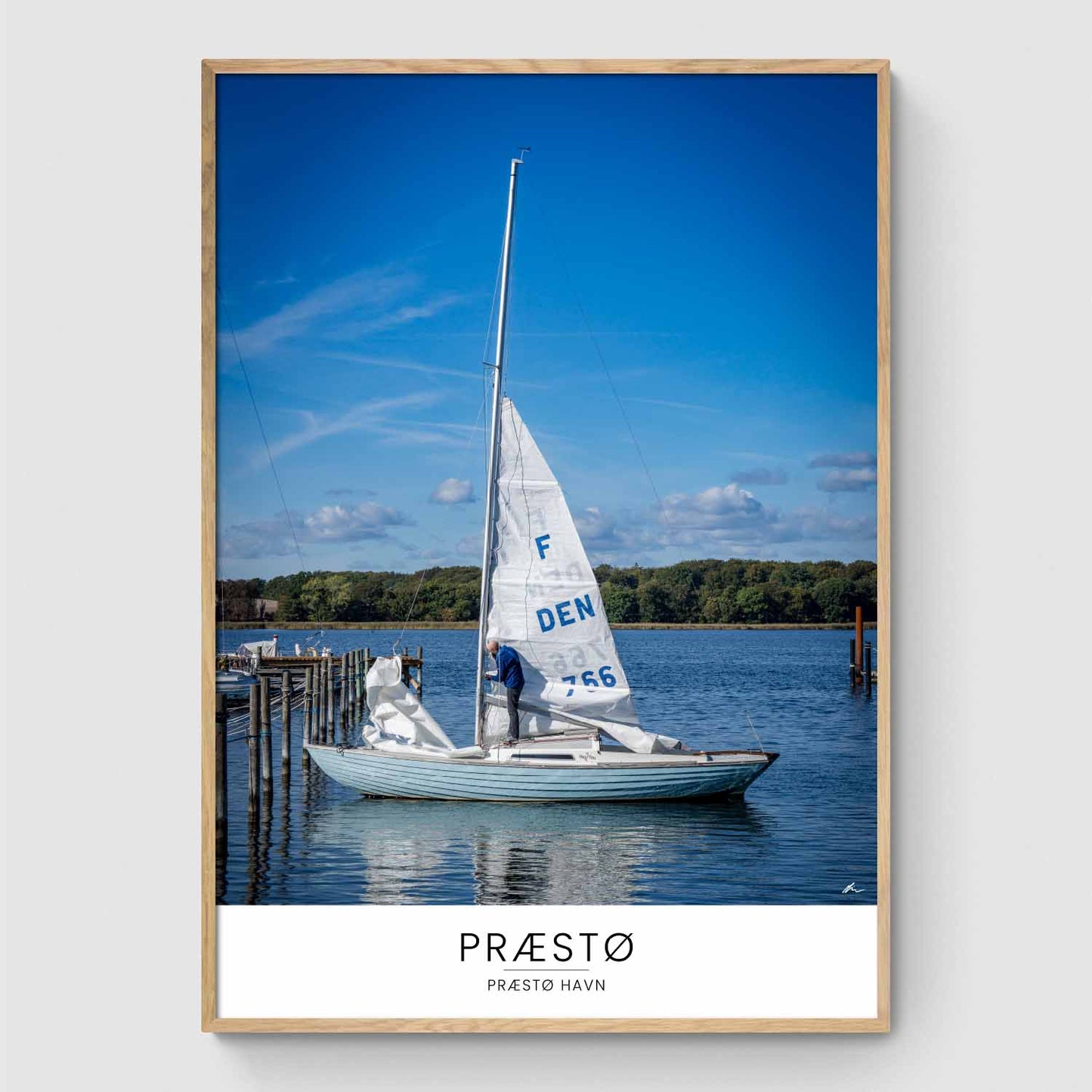Sejlet hejses ved Præstø Havn II