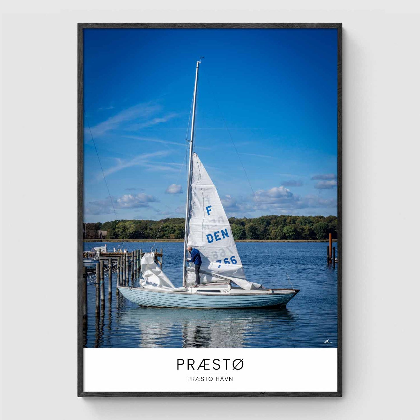 Sejlet hejses ved Præstø Havn II