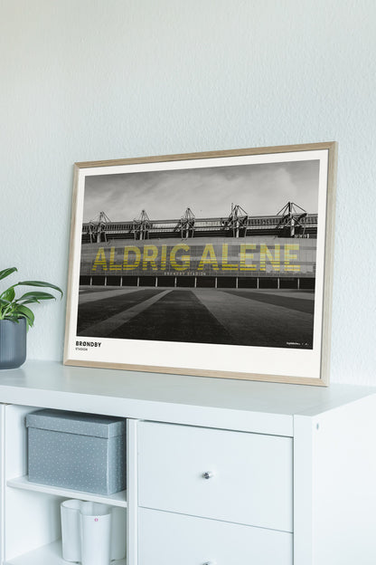 Brøndby Stadion (facade med teksten "Aldrig Alene") - Sort/Hvid
