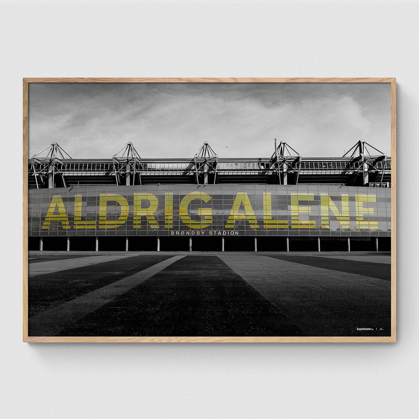 Brøndby Stadion (facade med teksten "Aldrig Alene") - Sort/Hvid