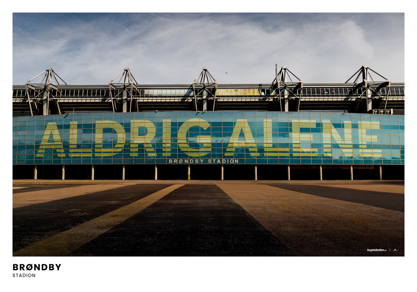 Brøndby Stadion (Fassade mit der Aufschrift „Aldrig Alene“)