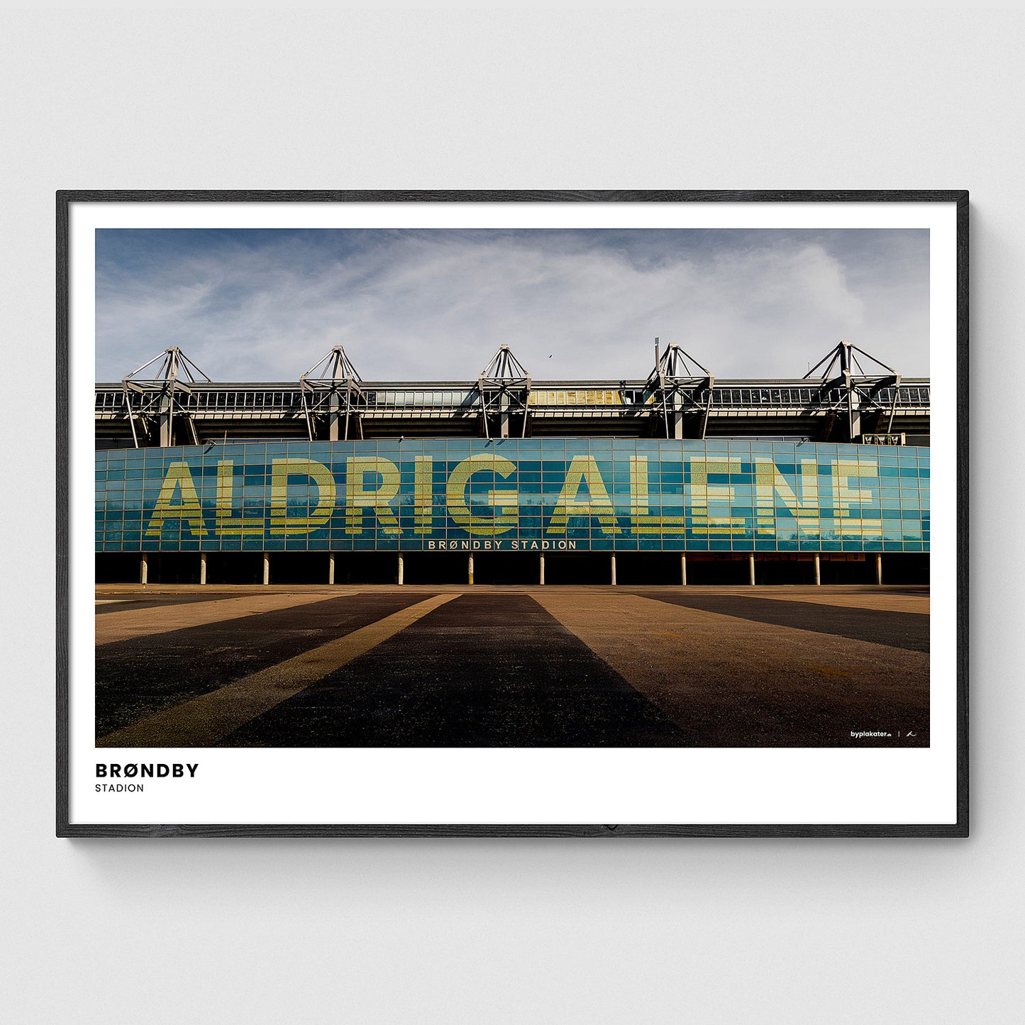 Brøndby Stadion (facade med teksten "Aldrig Alene")