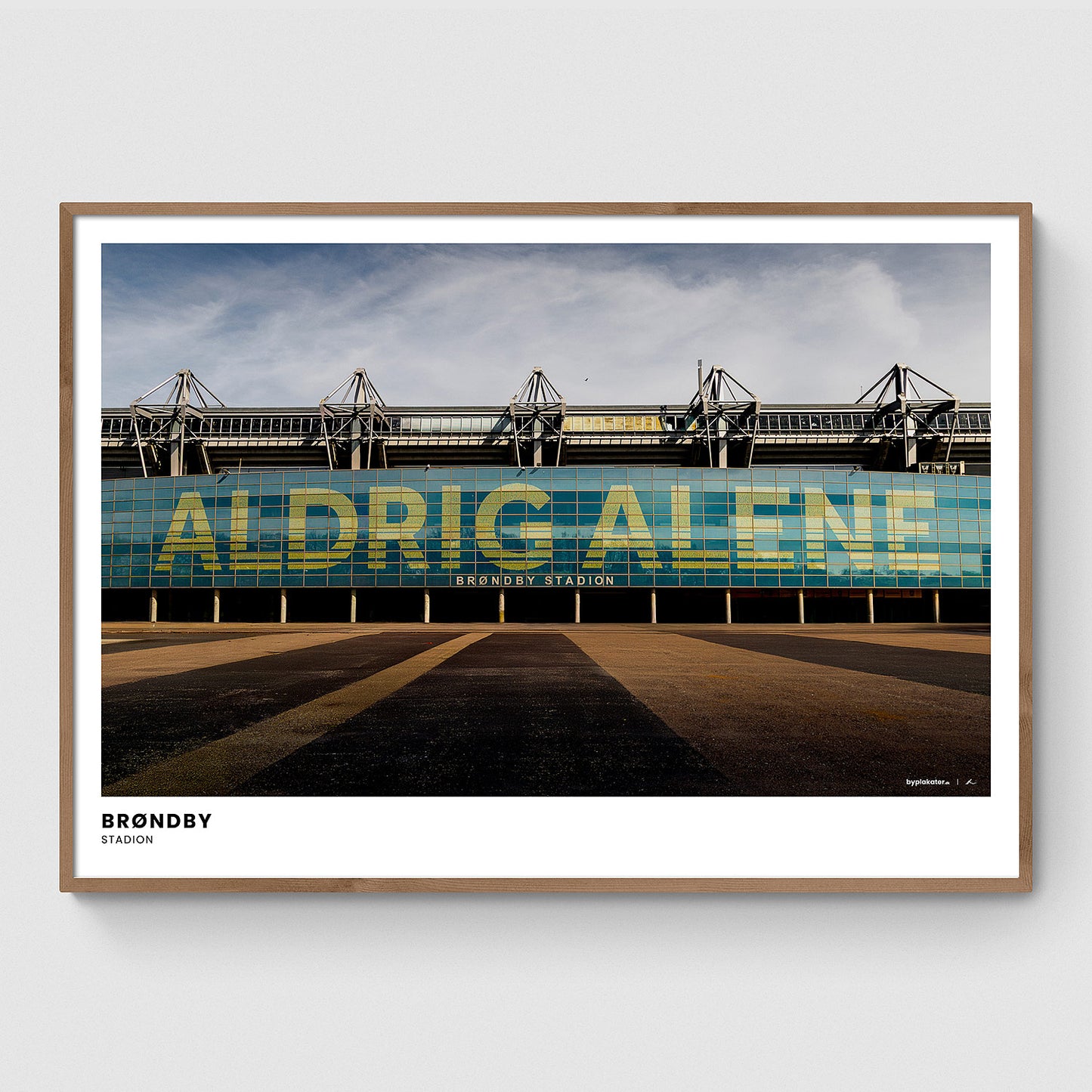 Brøndby Stadion (facade med teksten "Aldrig Alene")