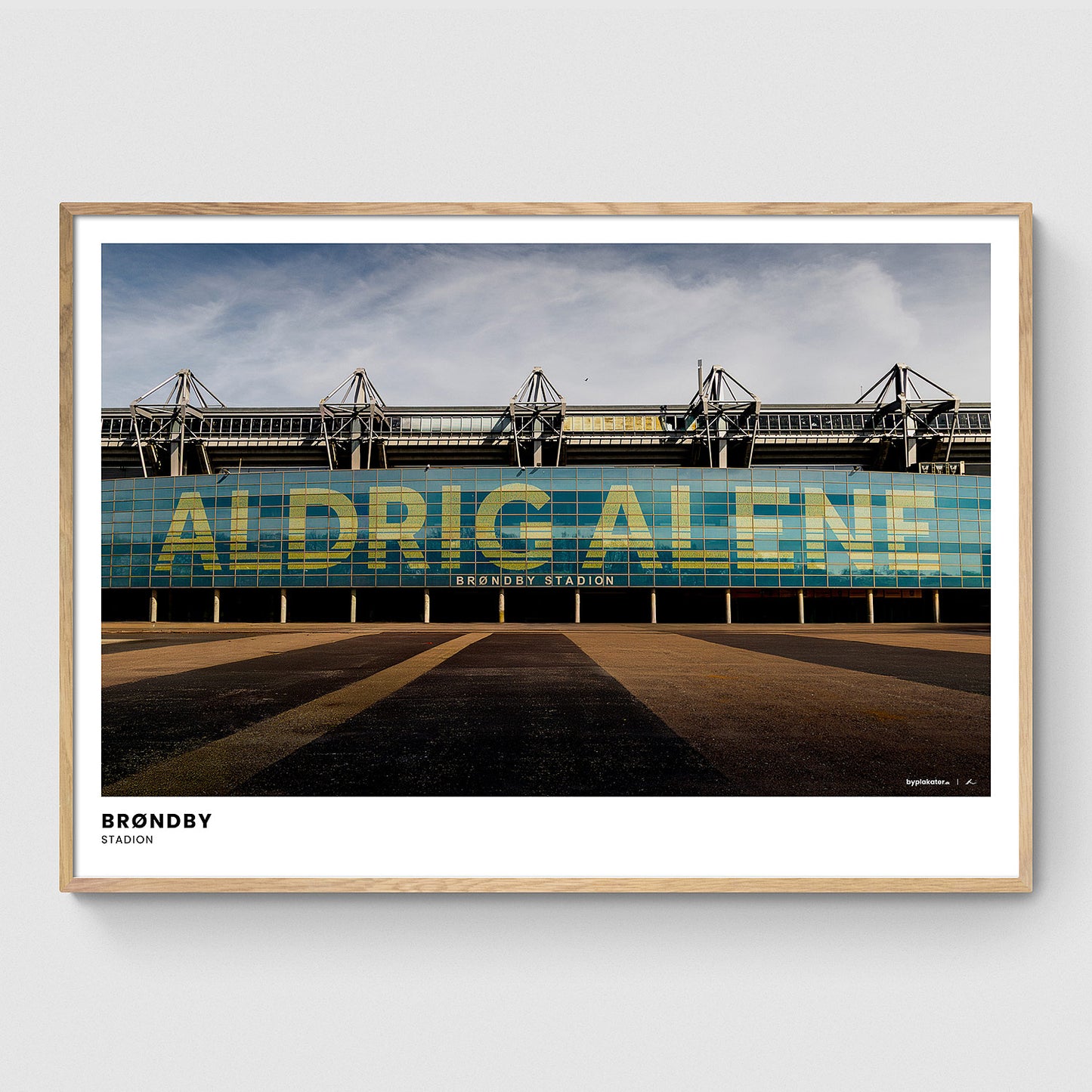 Brøndby Stadion (facade med teksten "Aldrig Alene")