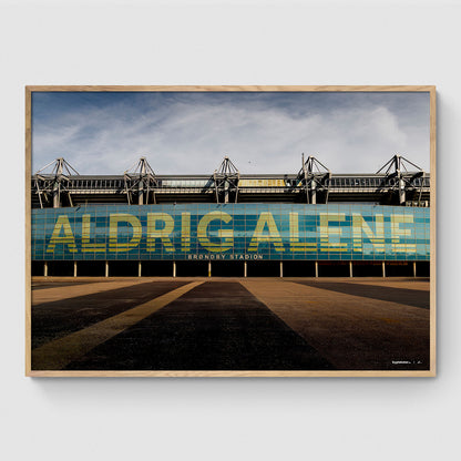 Brøndby Stadion (Fassade mit der Aufschrift „Aldrig Alene“)