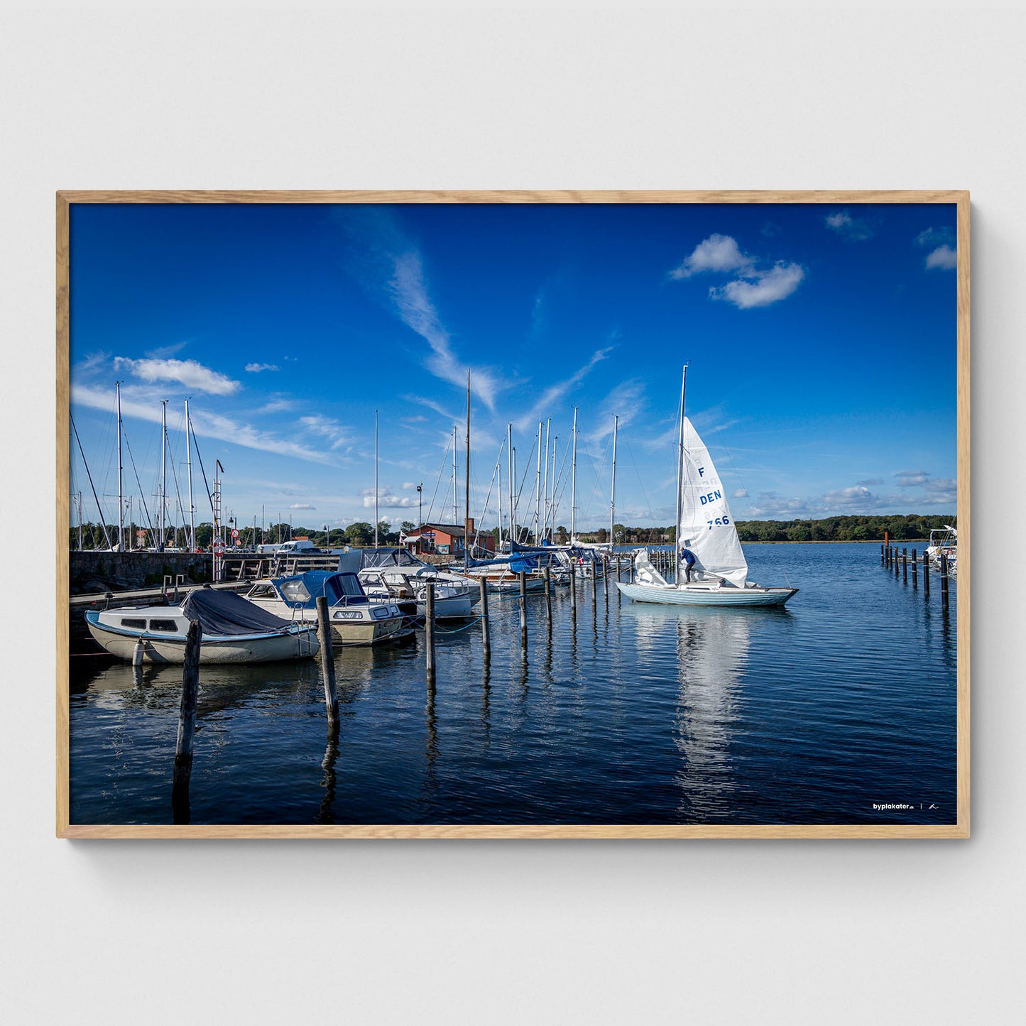 Sejlet hejses ved Præstø Havn I