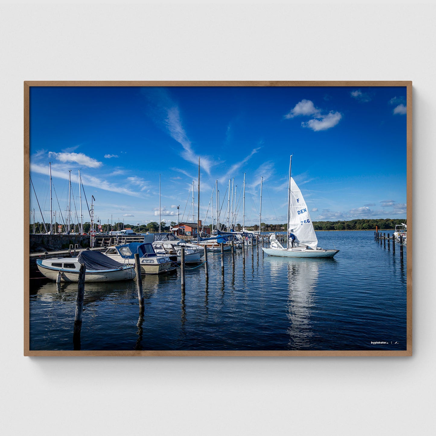 Sejlet hejses ved Præstø Havn I