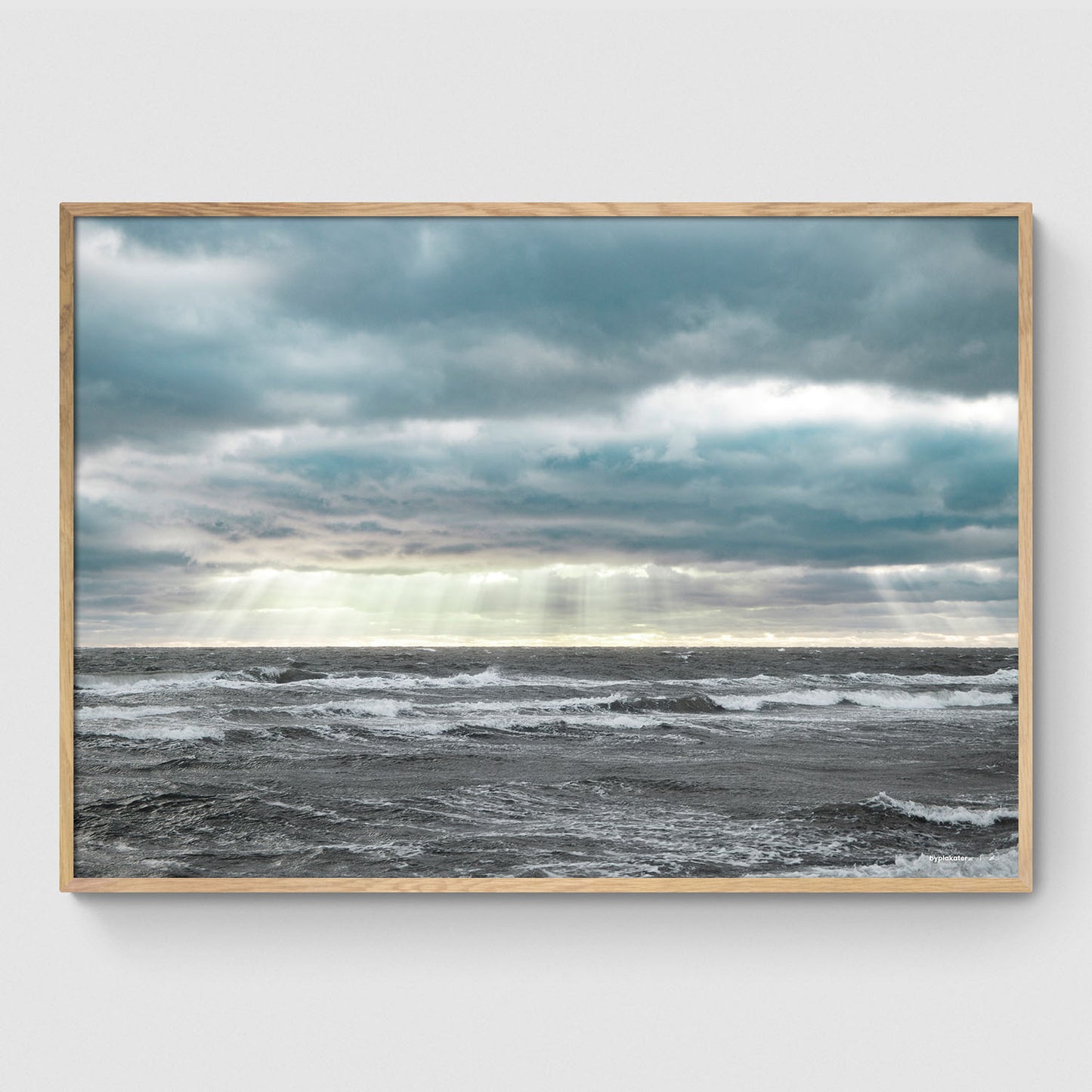 Solen bryder igennem skyerne