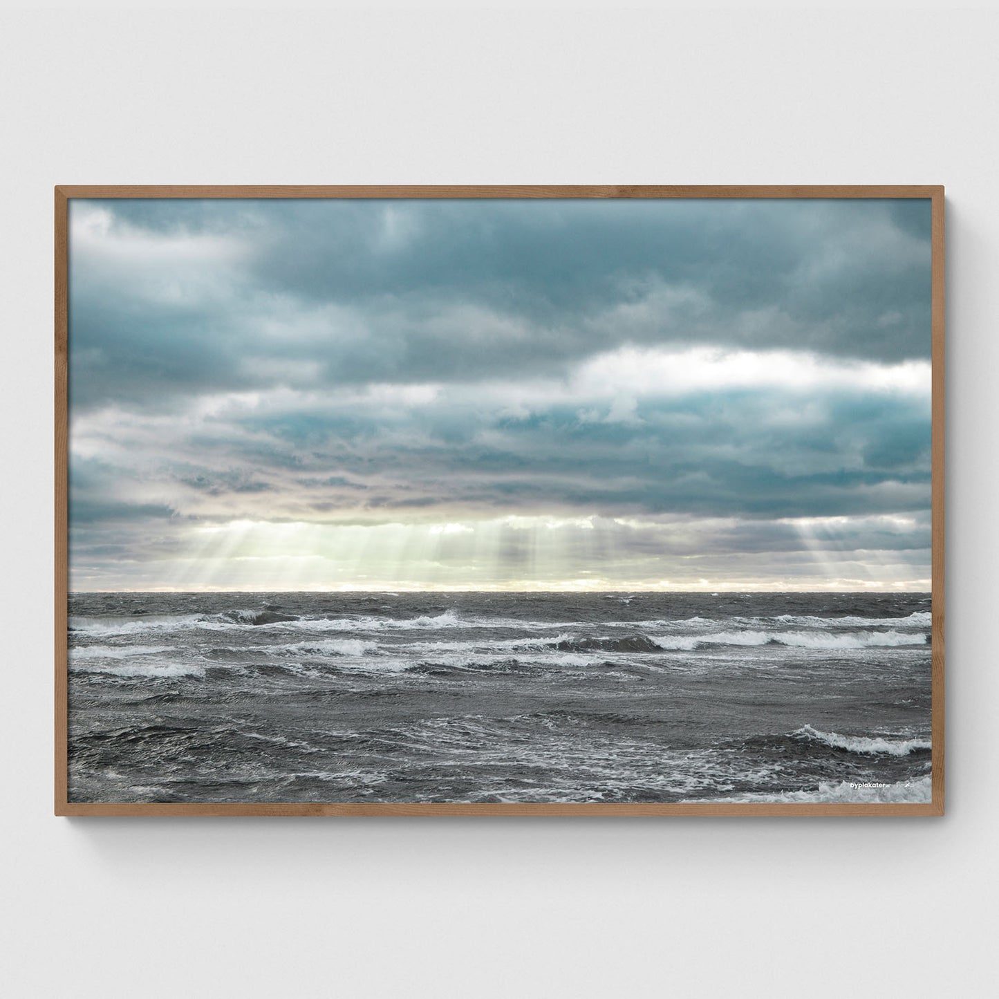 Solen bryder igennem skyerne