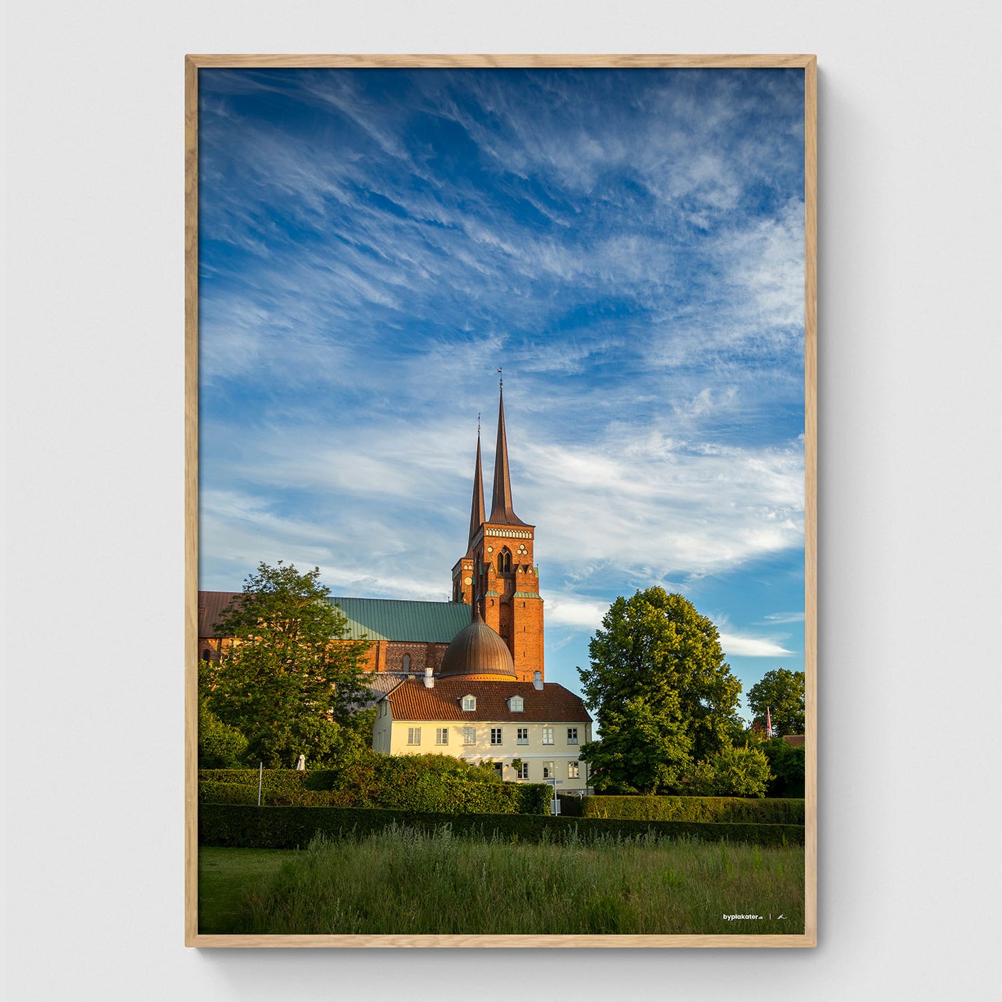 Roskilde Domkirke i aftensolen II