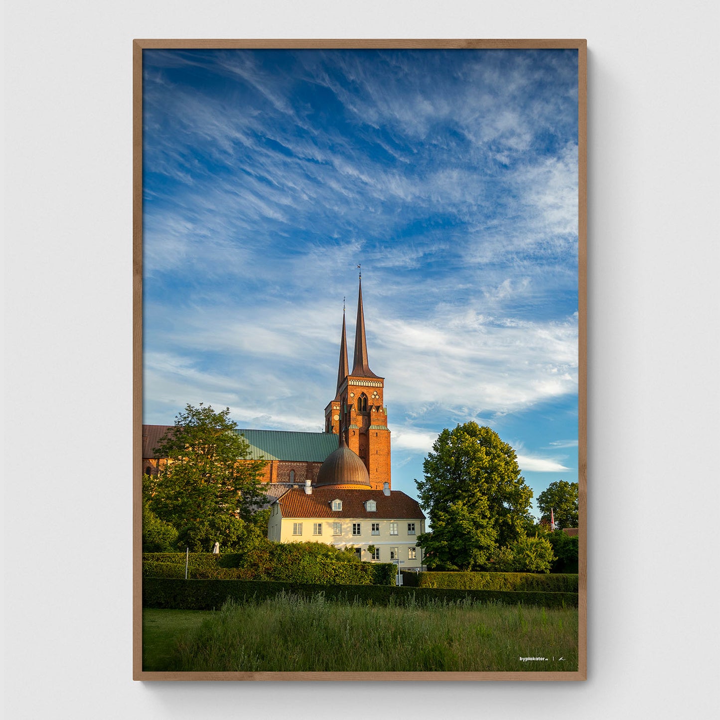 Roskilde Domkirke i aftensolen II
