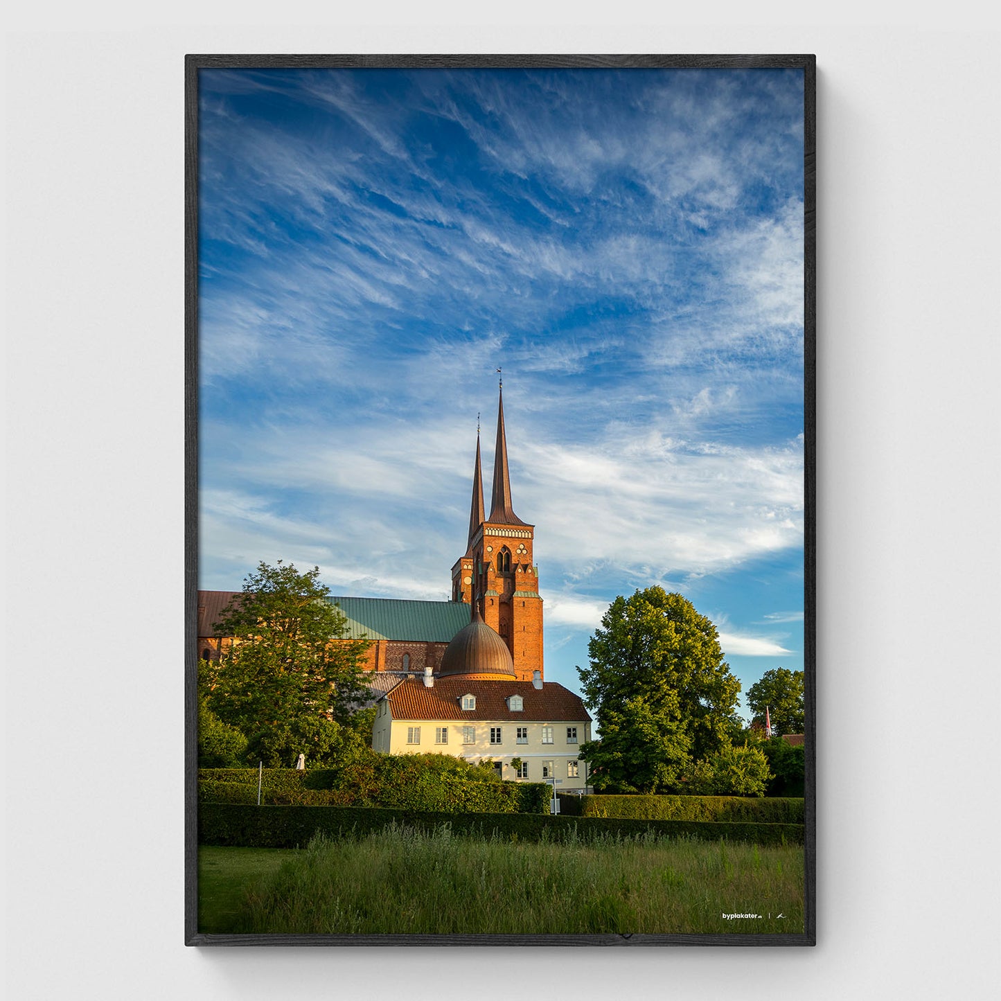 Roskilde Domkirke i aftensolen II