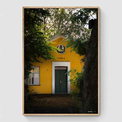 Grønnegades Kaserne gennem træerne