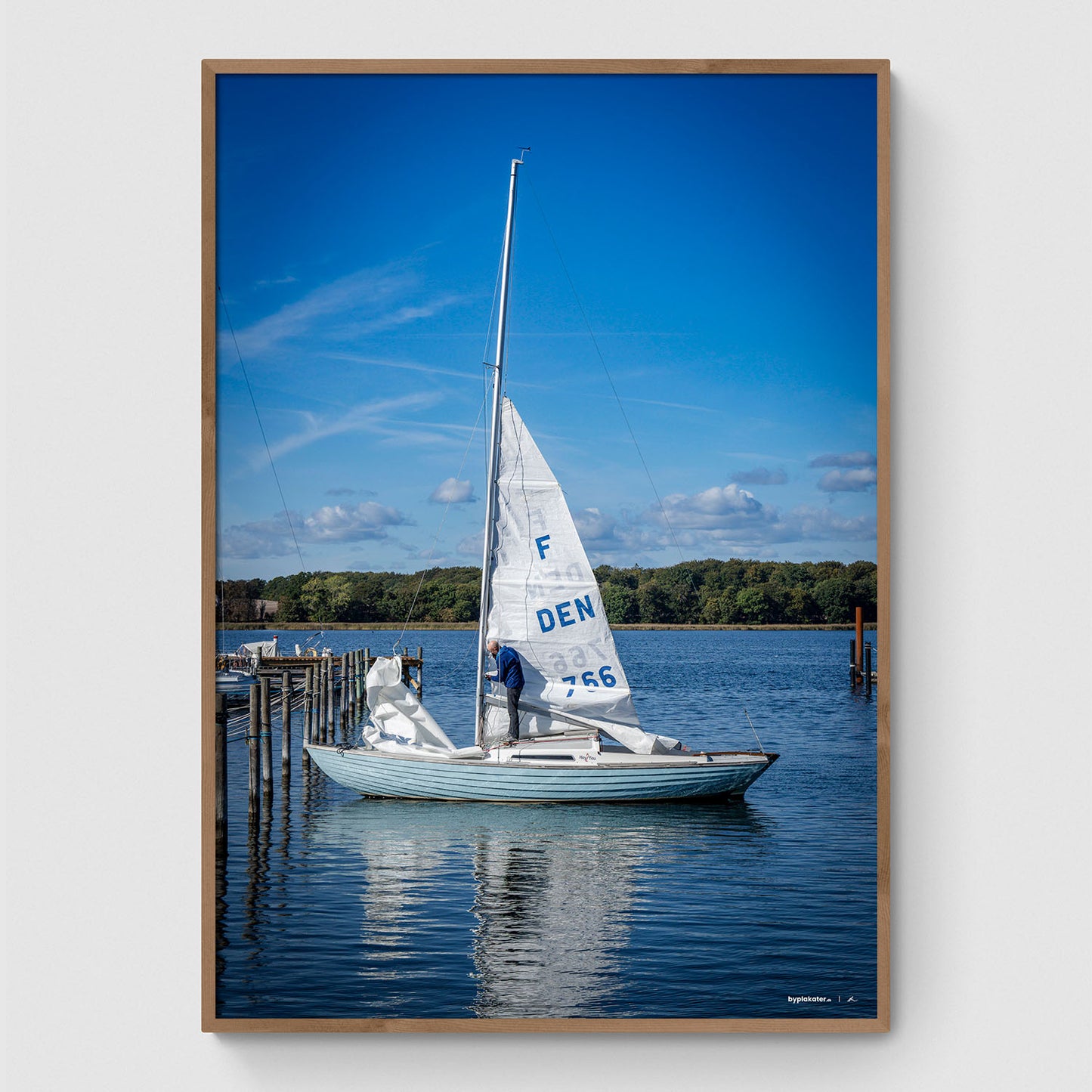 Sejlet hejses ved Præstø Havn II