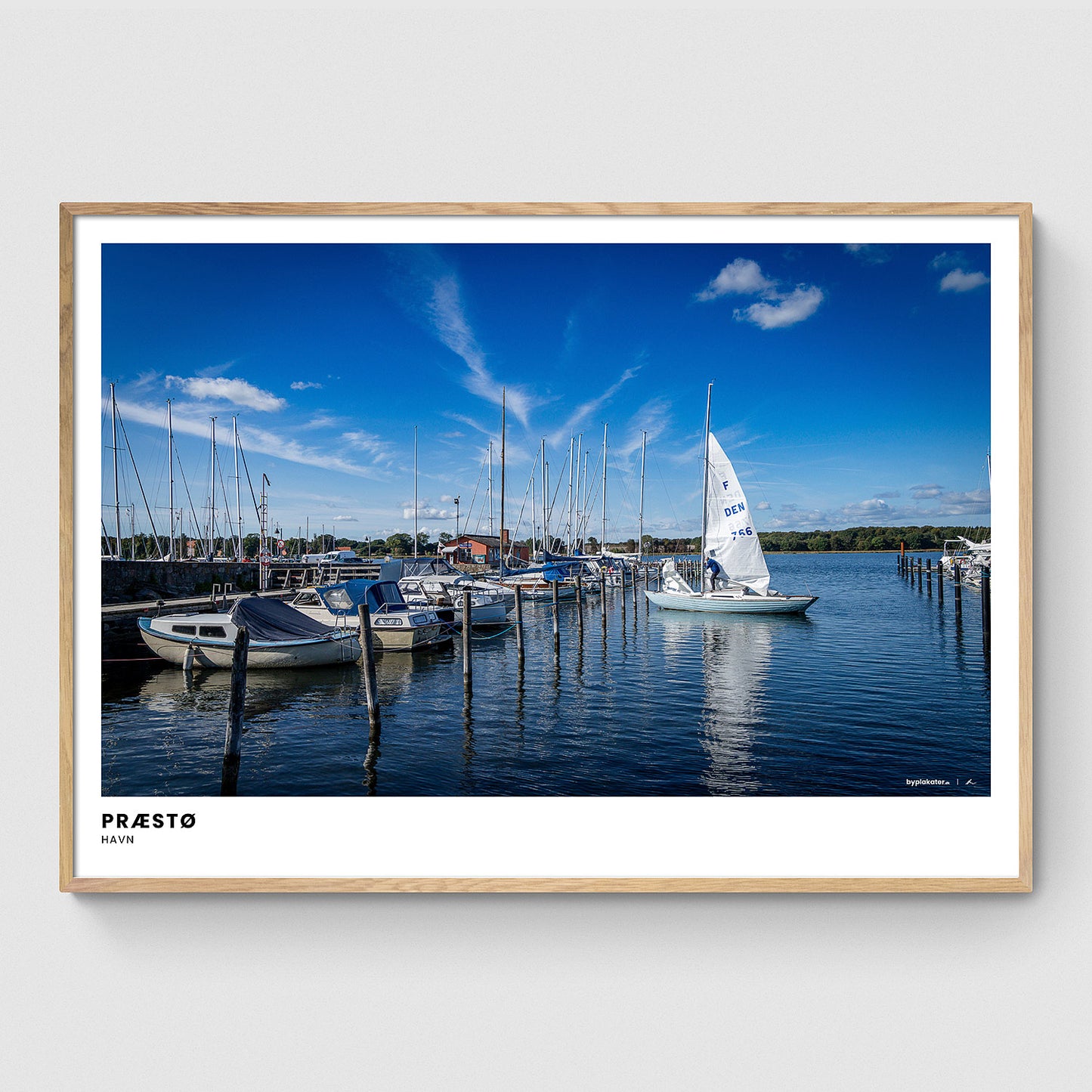 Sejlet hejses ved Præstø Havn I