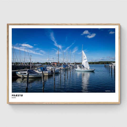 Sejlet hejses ved Præstø Havn I