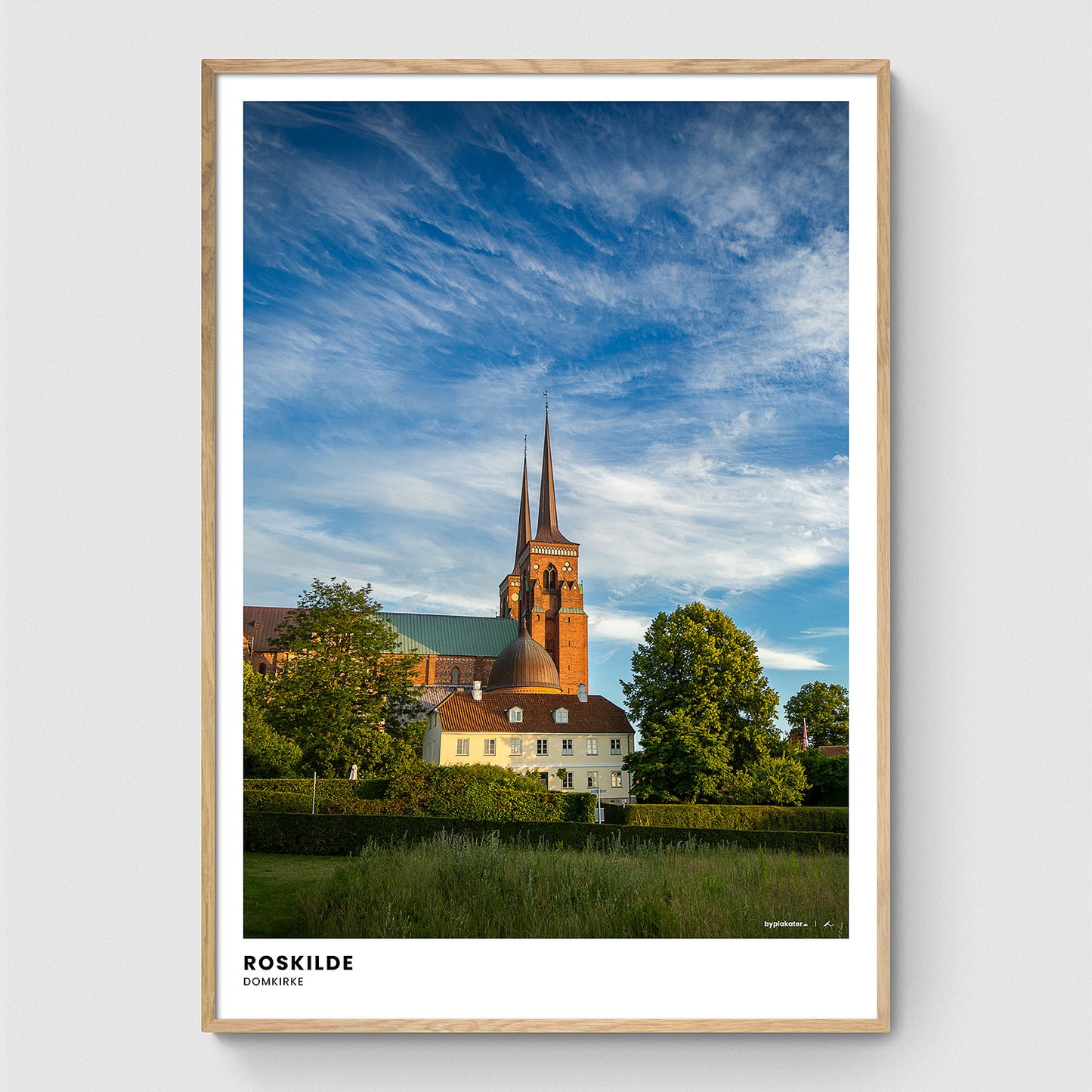 Roskilde Domkirke i aftensolen II
