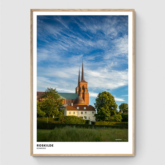 Roskilde Domkirke i aftensolen II